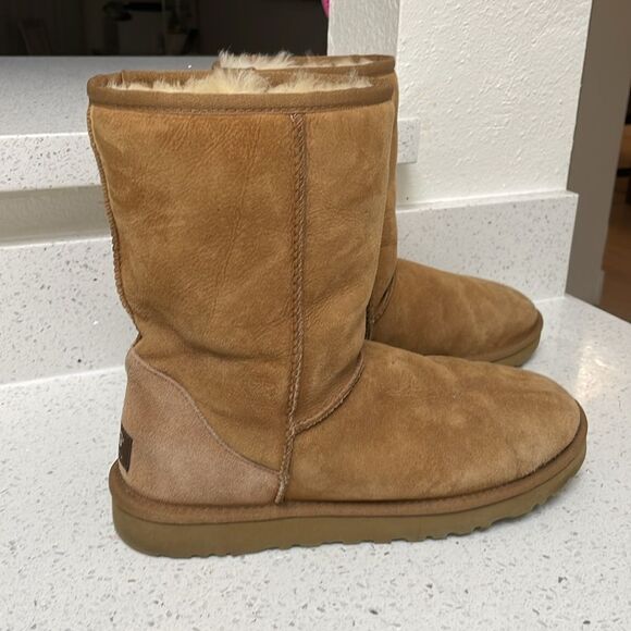 UGG woman’s Classic Short II boot | chestnut | size 9 - Picture 7 of 12